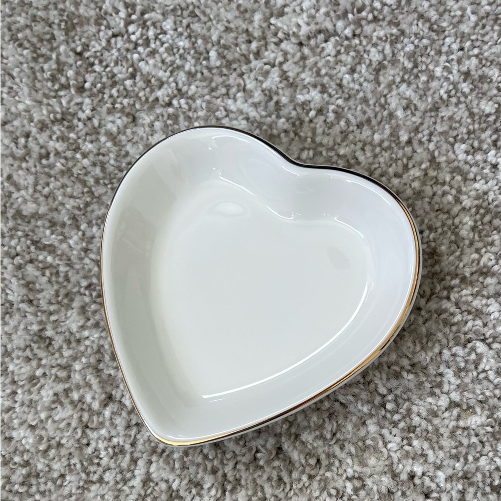 Heart-Shaped White Dish for jewelry